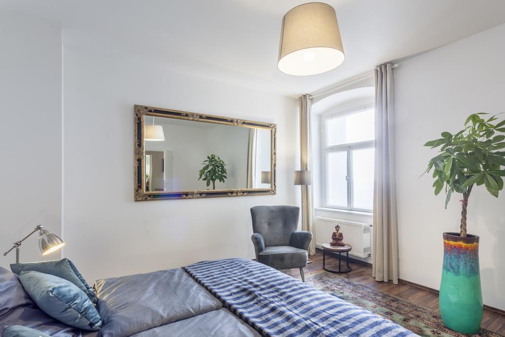 The Rheinsberger - Cosy 2Br One Living Room Up To 6 เบอร์ลิน ภายนอก รูปภาพ